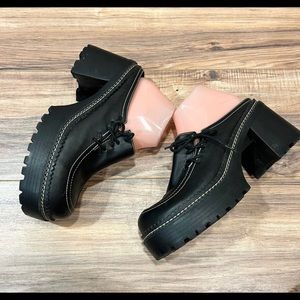 Lower East Side platform vintage retro Y2K
clogs mules size 9.5